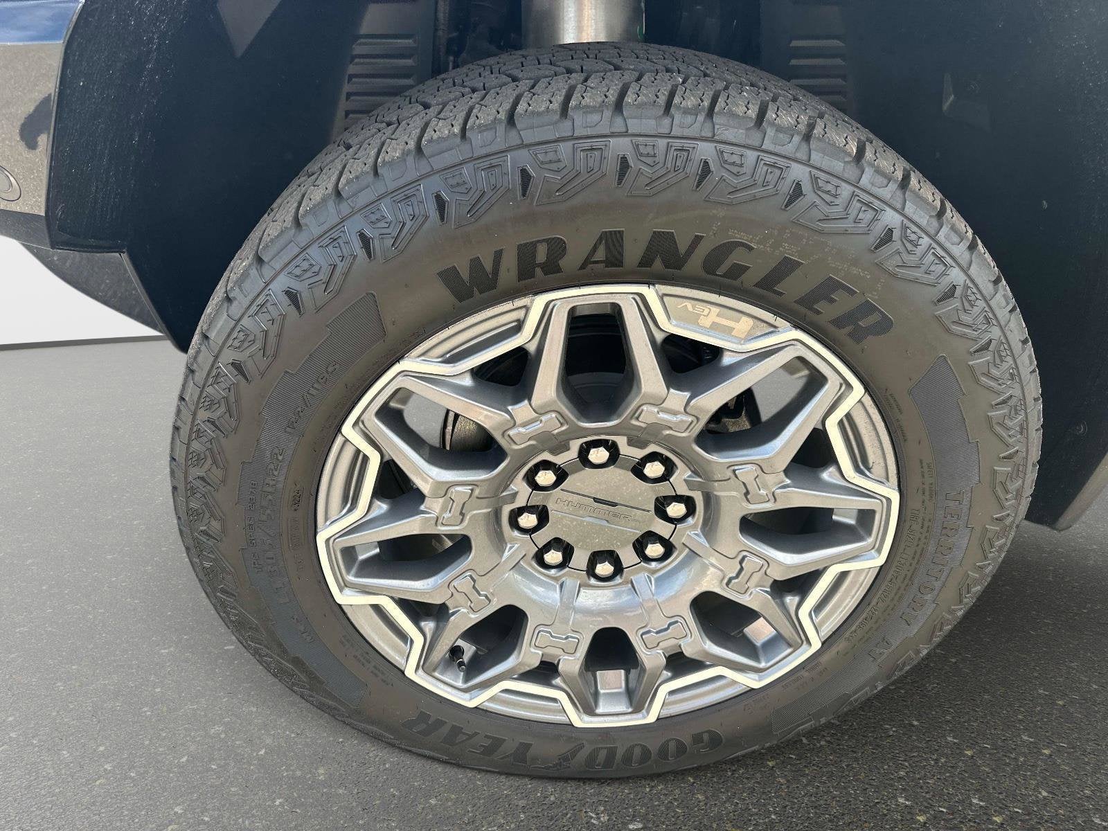 2025 GMC Hummer EV SUV 2X