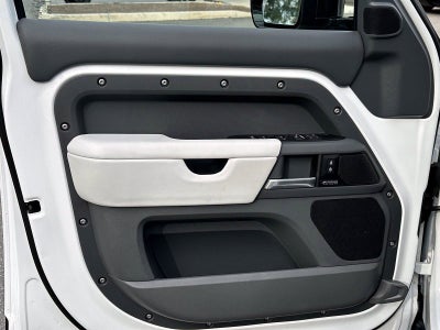 2025 Land Rover Defender 110 X-Dynamic SE