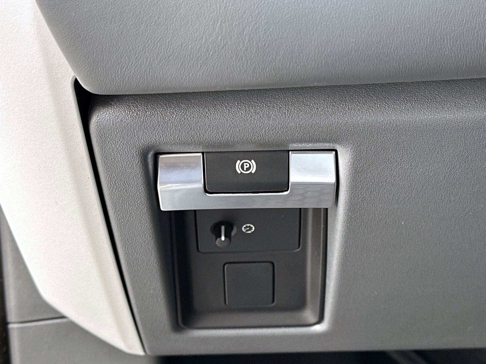 2025 Land Rover Defender 110 X-Dynamic SE