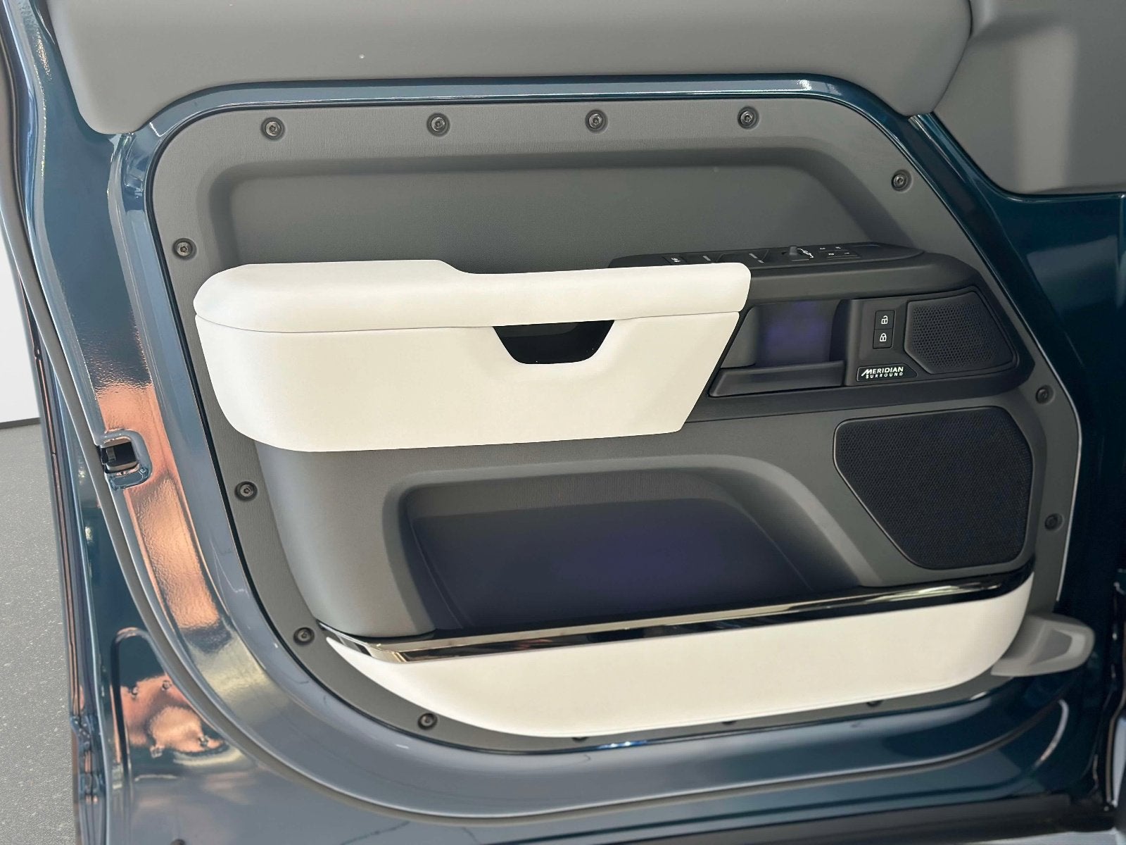 2026 Land Rover Defender OCTA