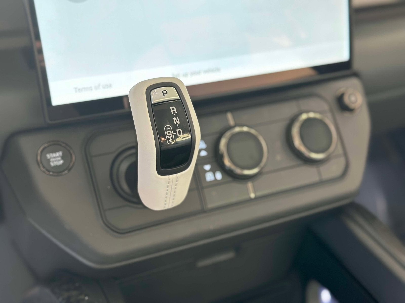 2026 Land Rover Defender OCTA