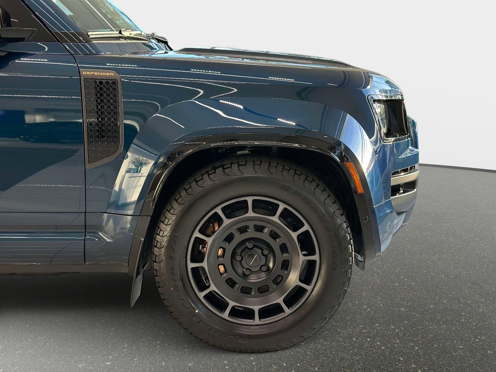 2026 Land Rover Defender OCTA