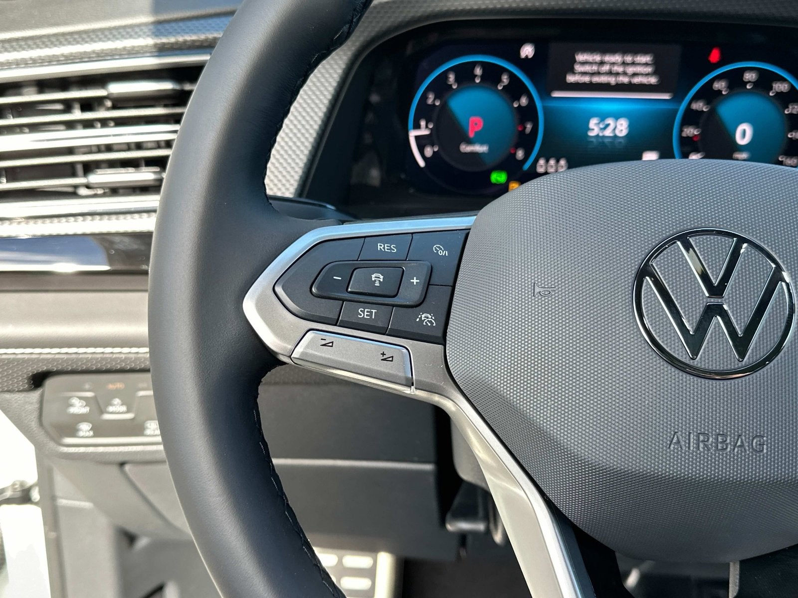 2025 Volkswagen Atlas Cross Sport 2.0T SEL Premium R-Line