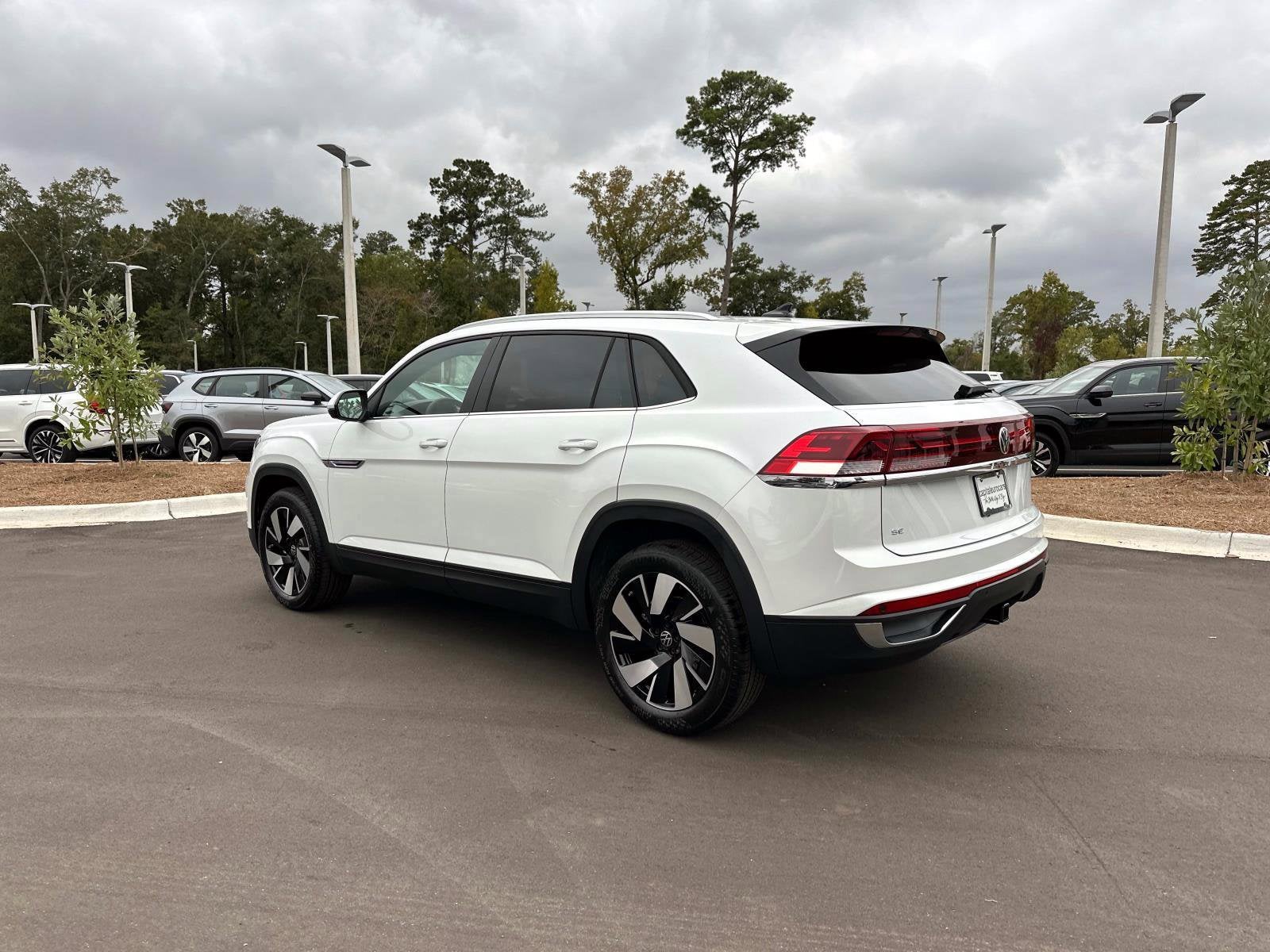 2026 Volkswagen Atlas Cross Sport 2.0T SE w/Technology