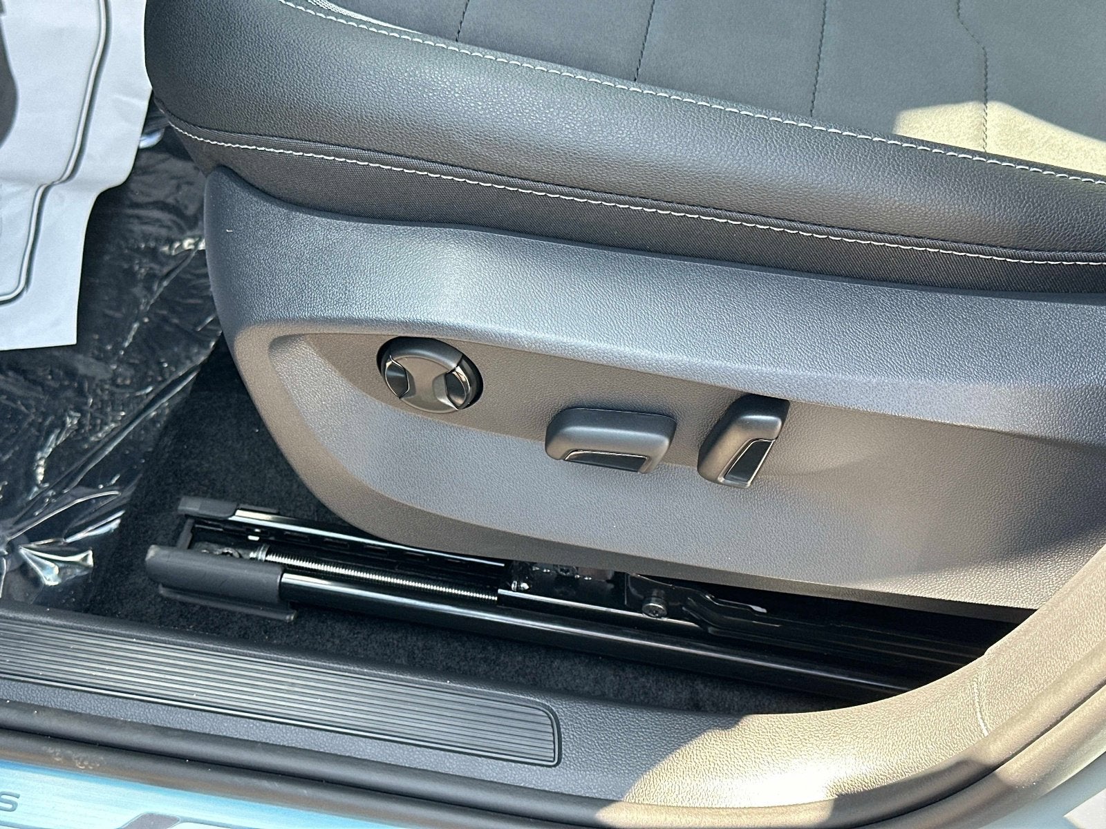 2026 Volkswagen Taos SE Black