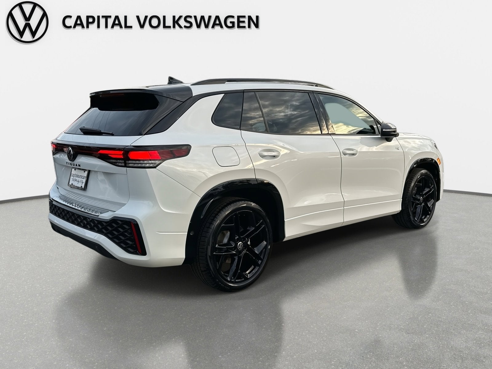 2026 Volkswagen Tiguan SE R-Line Black