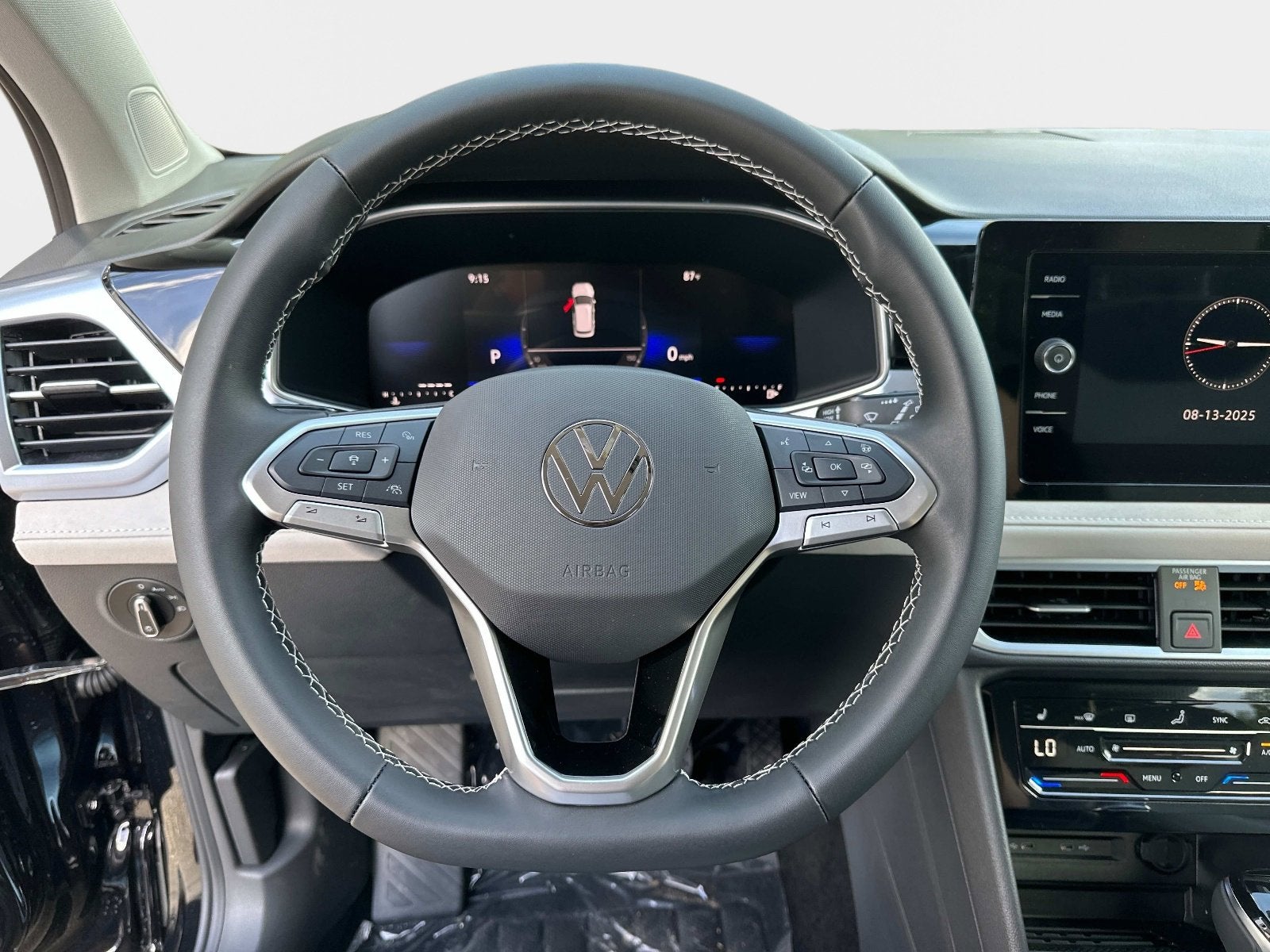 2025 Volkswagen Taos SE