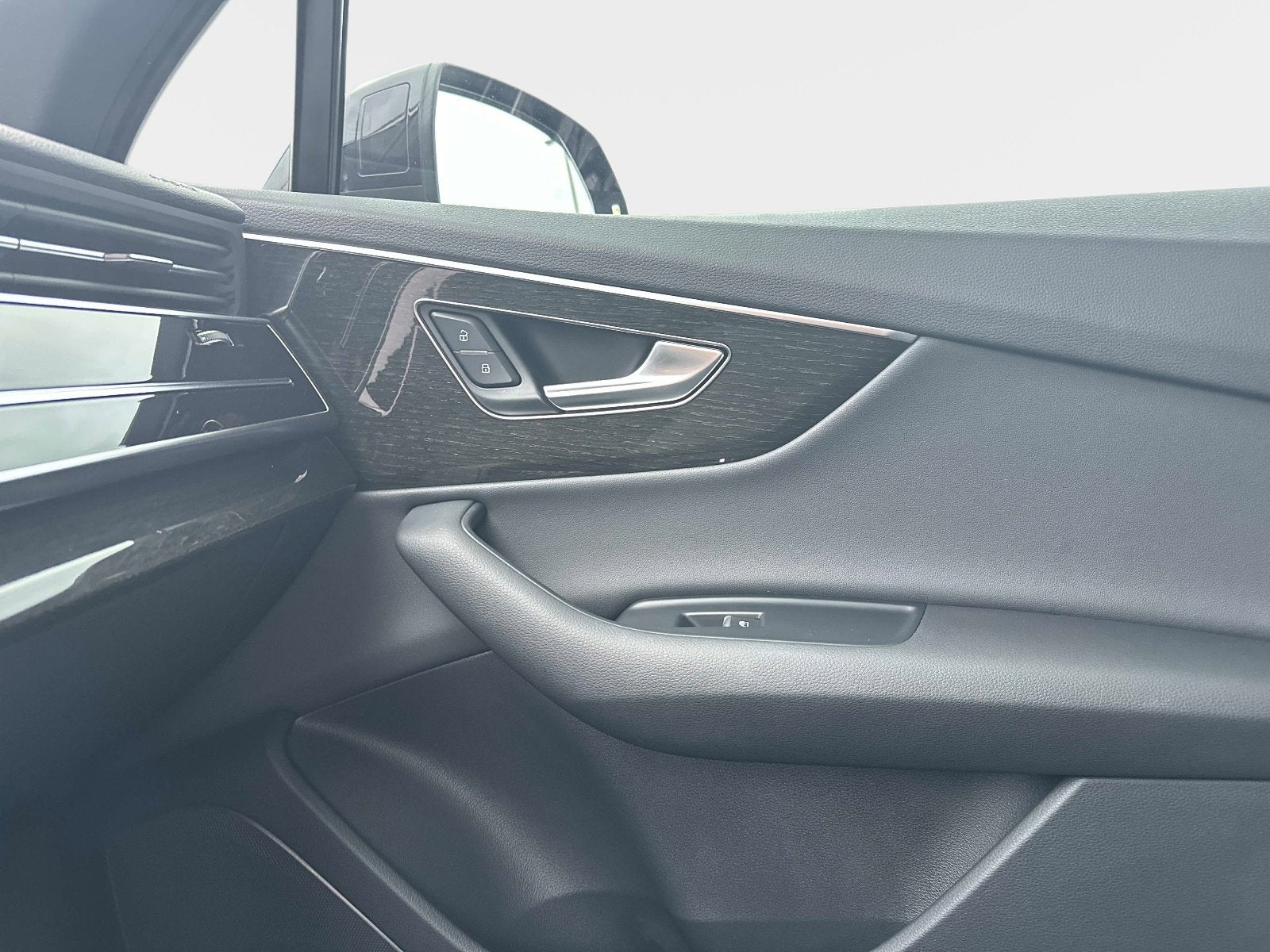 2025 Audi Q7 Premium