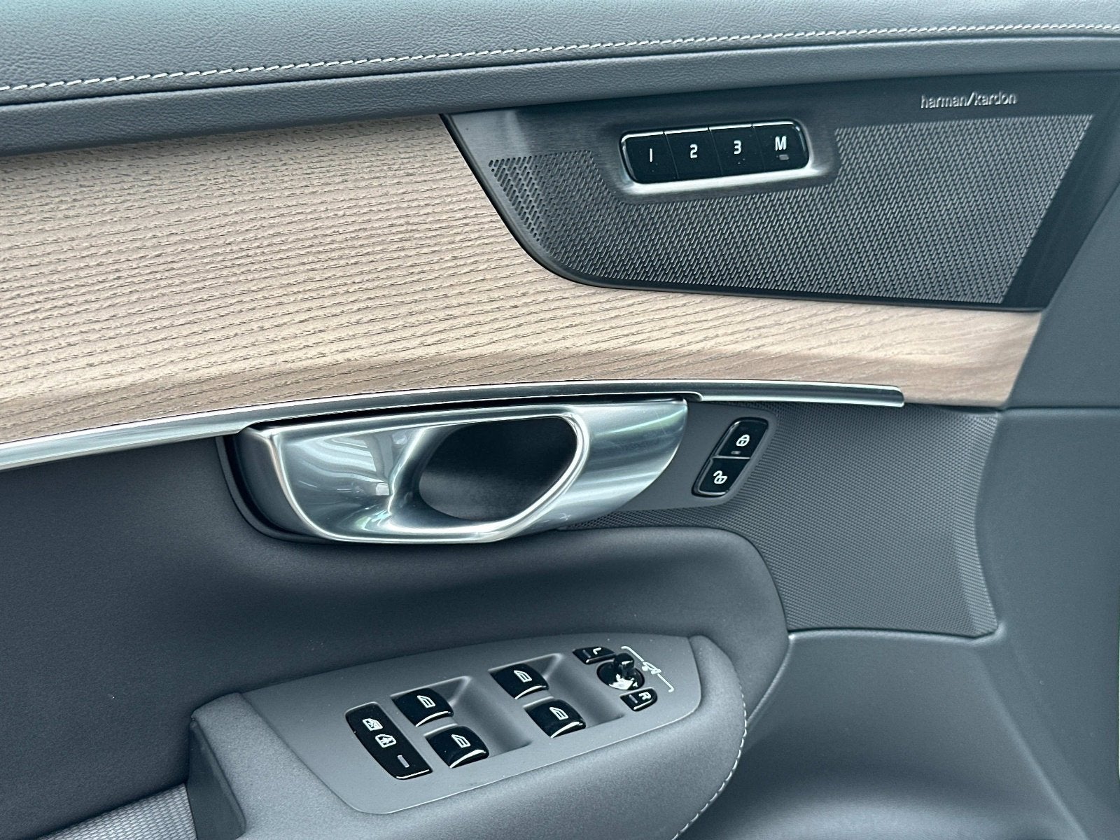 2026 Volvo XC90 Plus