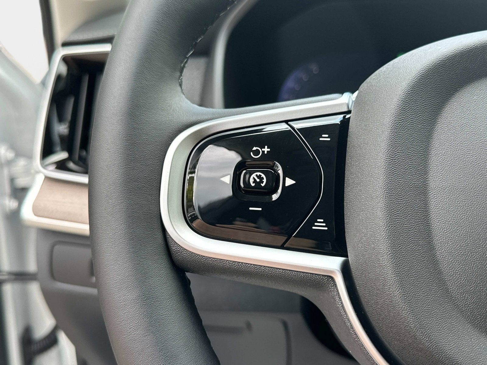 2026 Volvo XC90 Plus