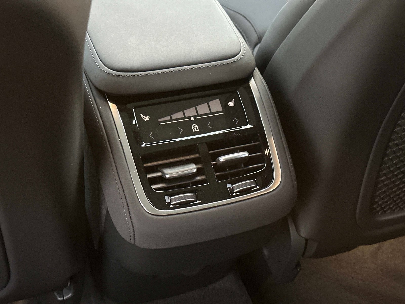 2026 Volvo XC90 Plus