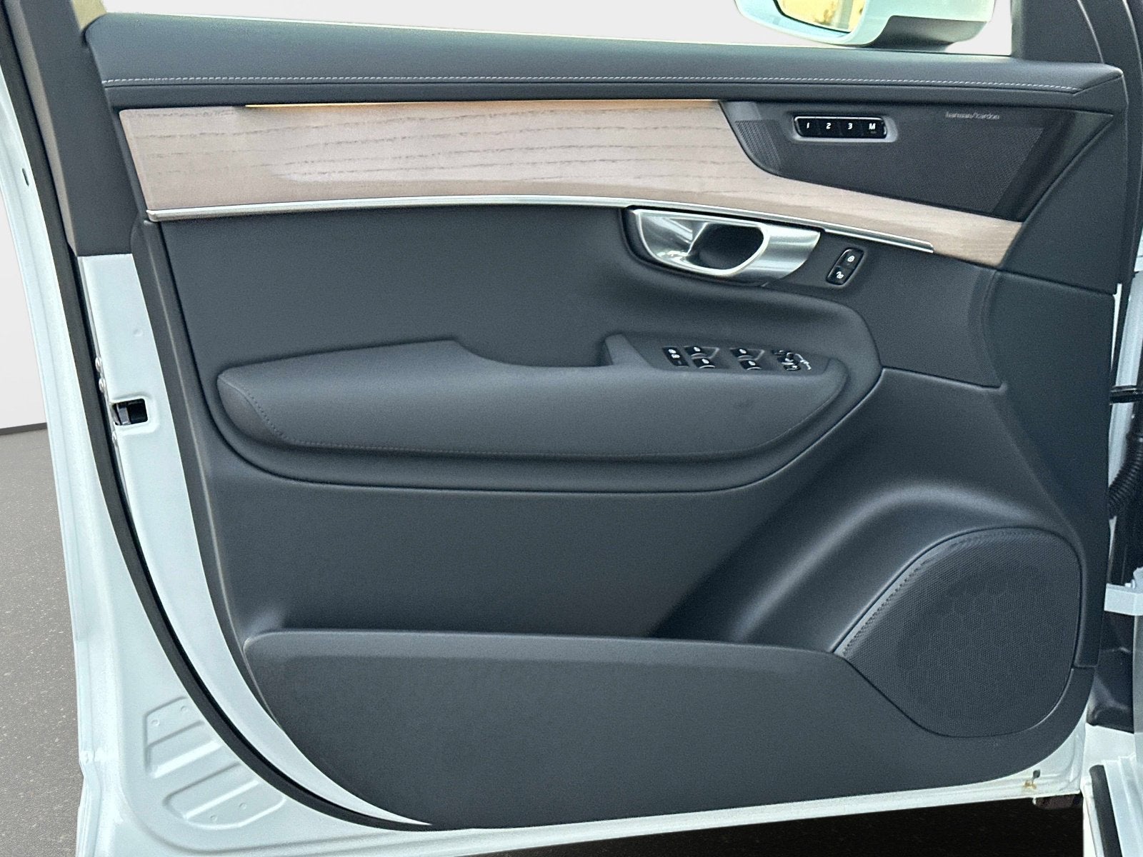 2026 Volvo XC90 Plus