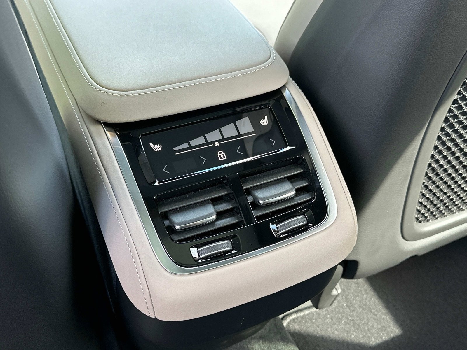 2026 Volvo XC90 Plus