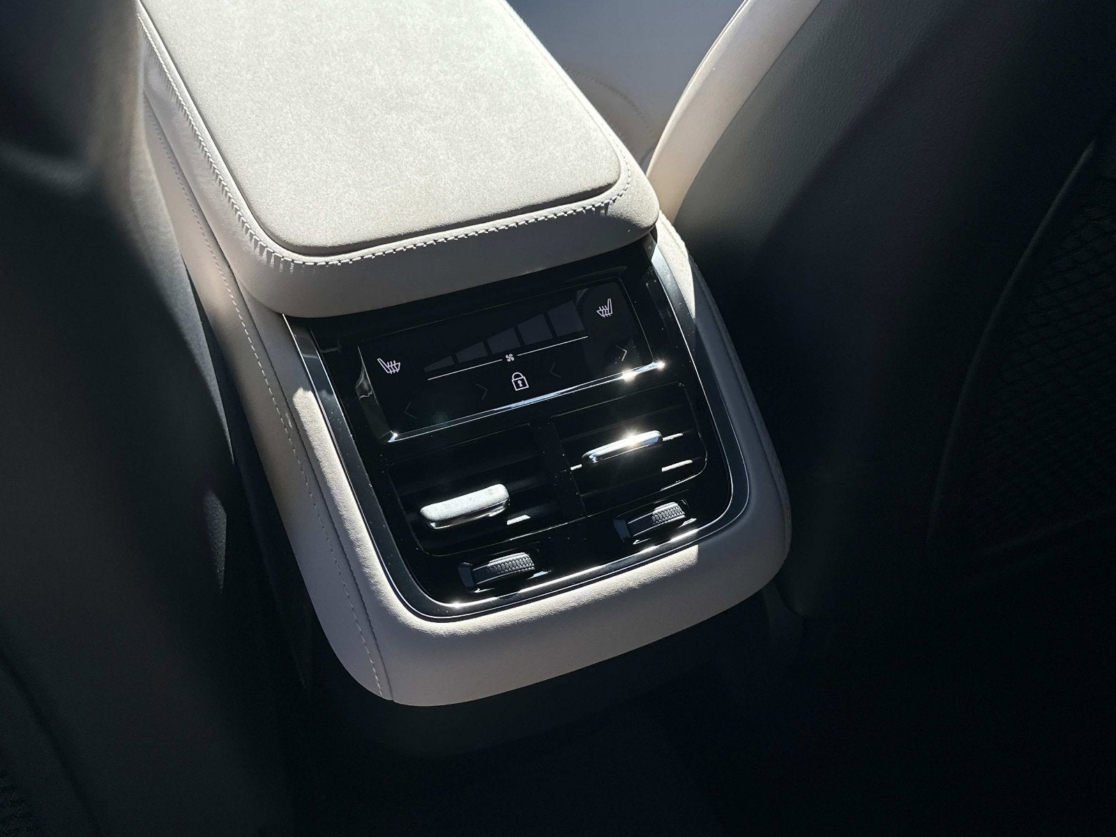 2026 Volvo XC90 Plus