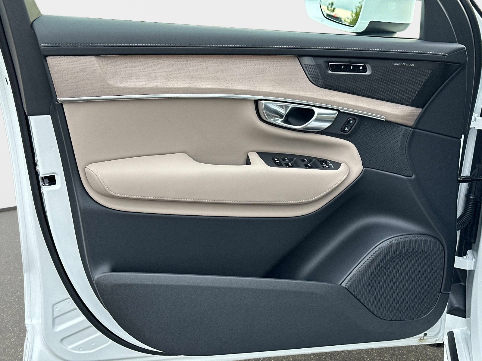 2026 Volvo XC90 Plus