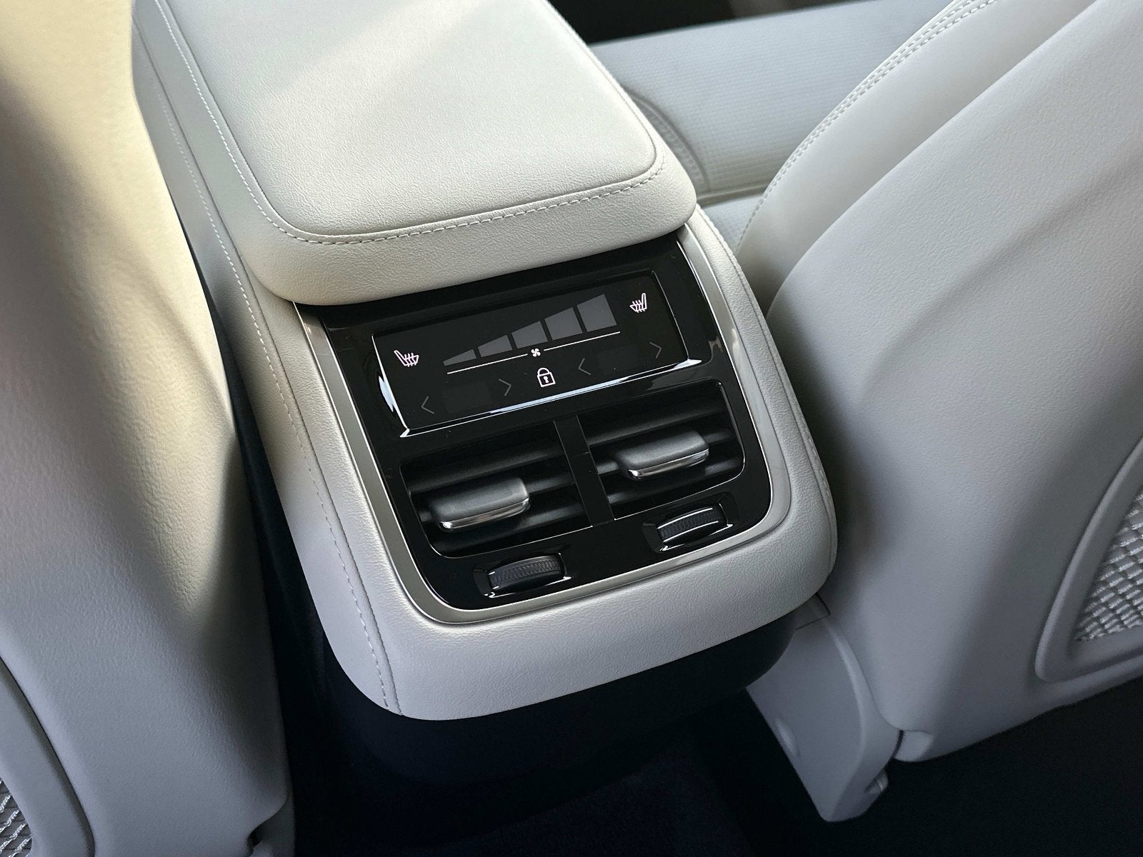 2026 Volvo XC90 Ultra Dark Theme