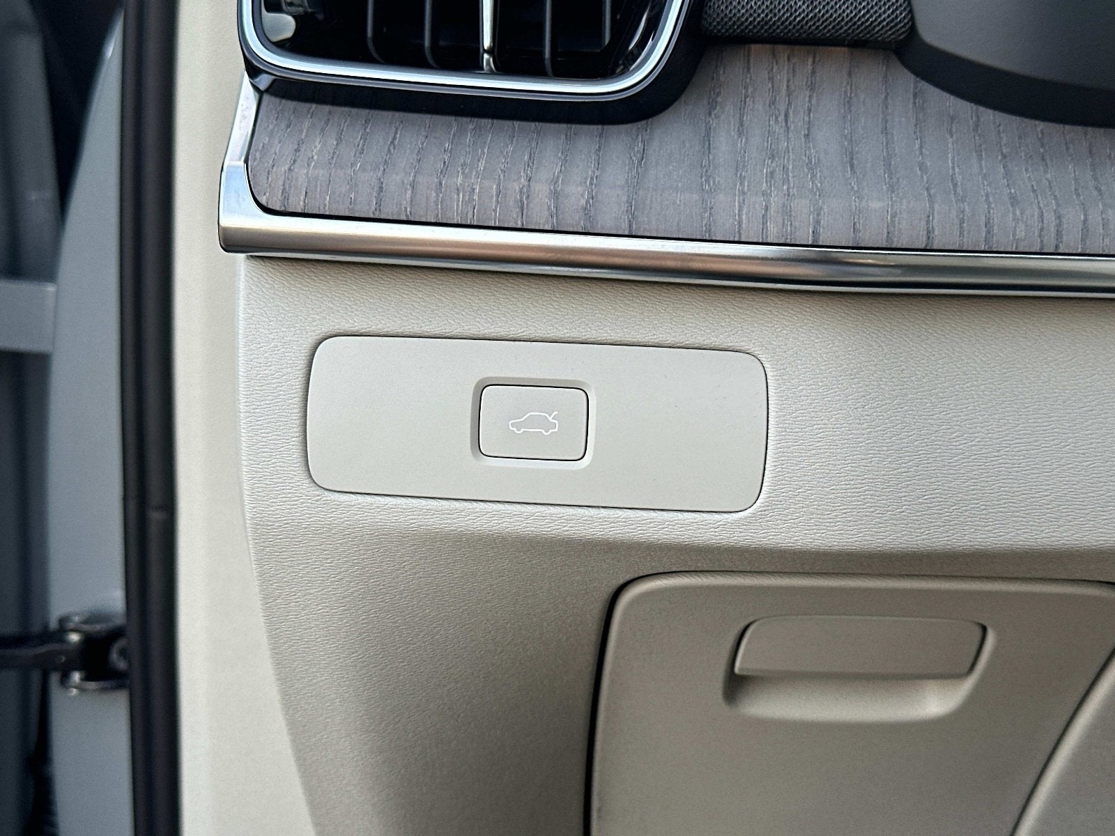 2026 Volvo XC90 Ultra Dark Theme