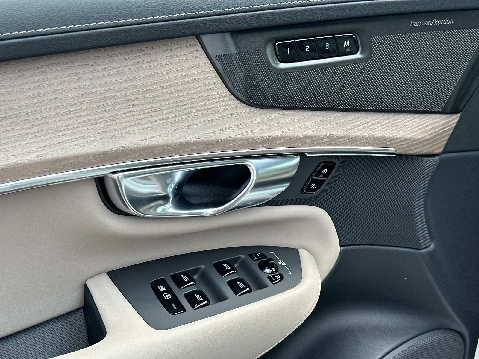 2026 Volvo XC90 Ultra Dark Theme