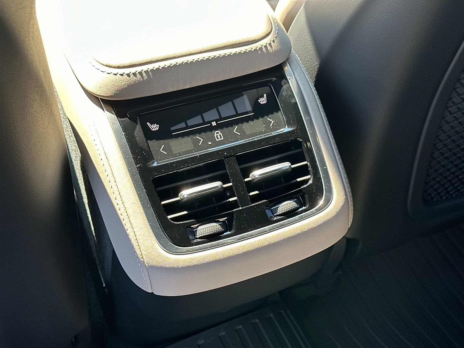 2026 Volvo XC90 Ultra Dark Theme