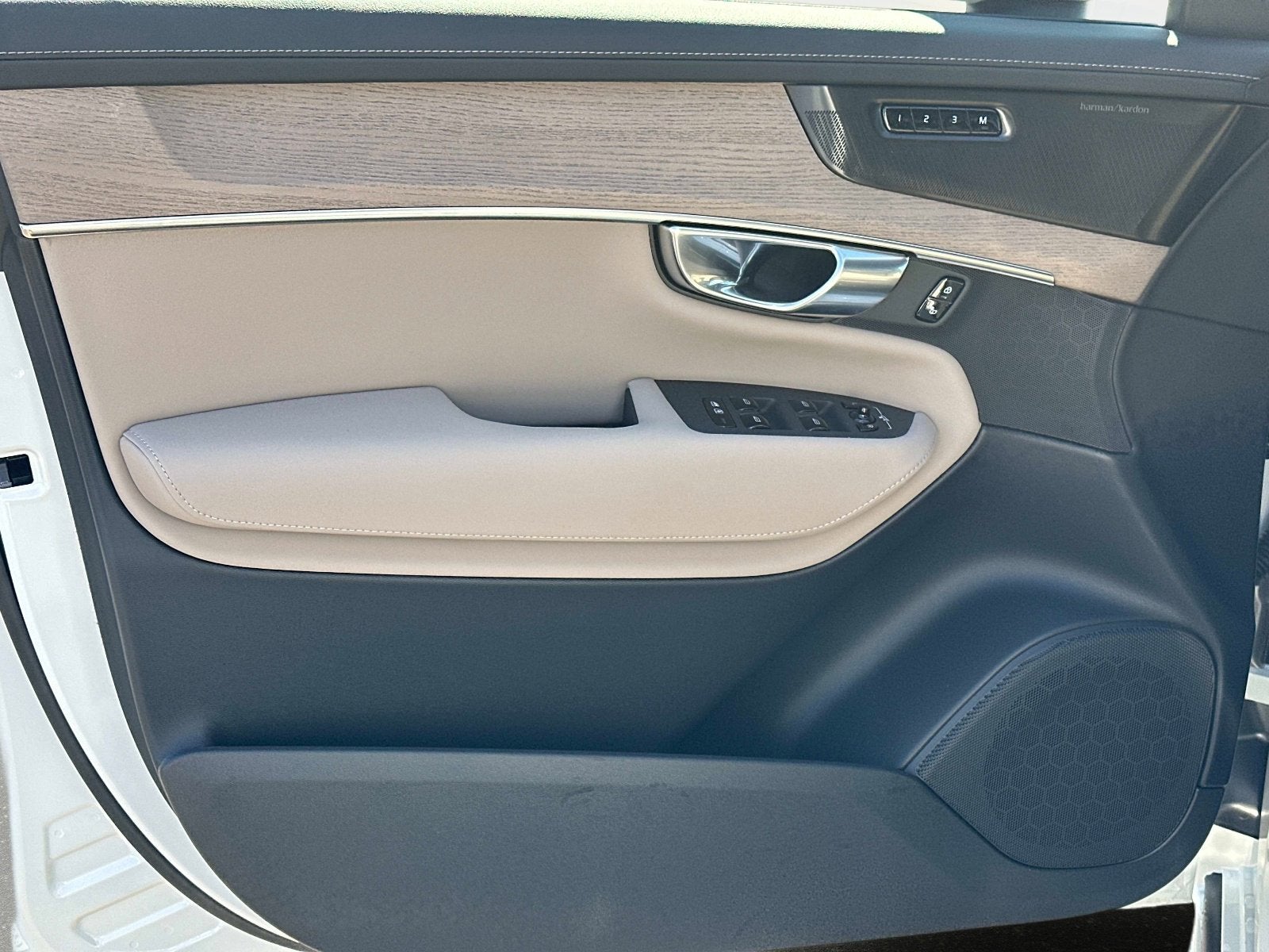 2026 Volvo XC90 Ultra Dark Theme