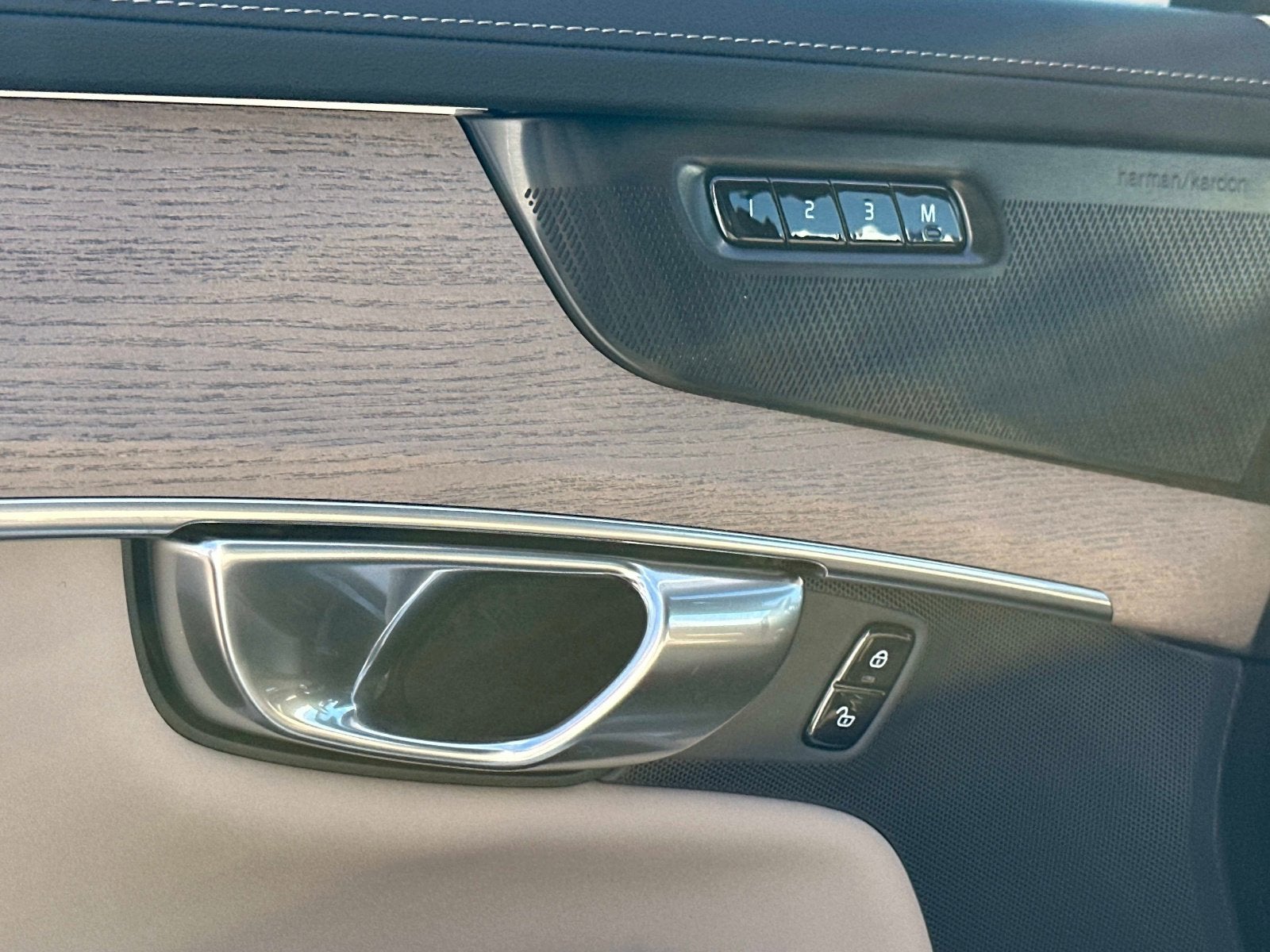 2026 Volvo XC90 Ultra Dark Theme