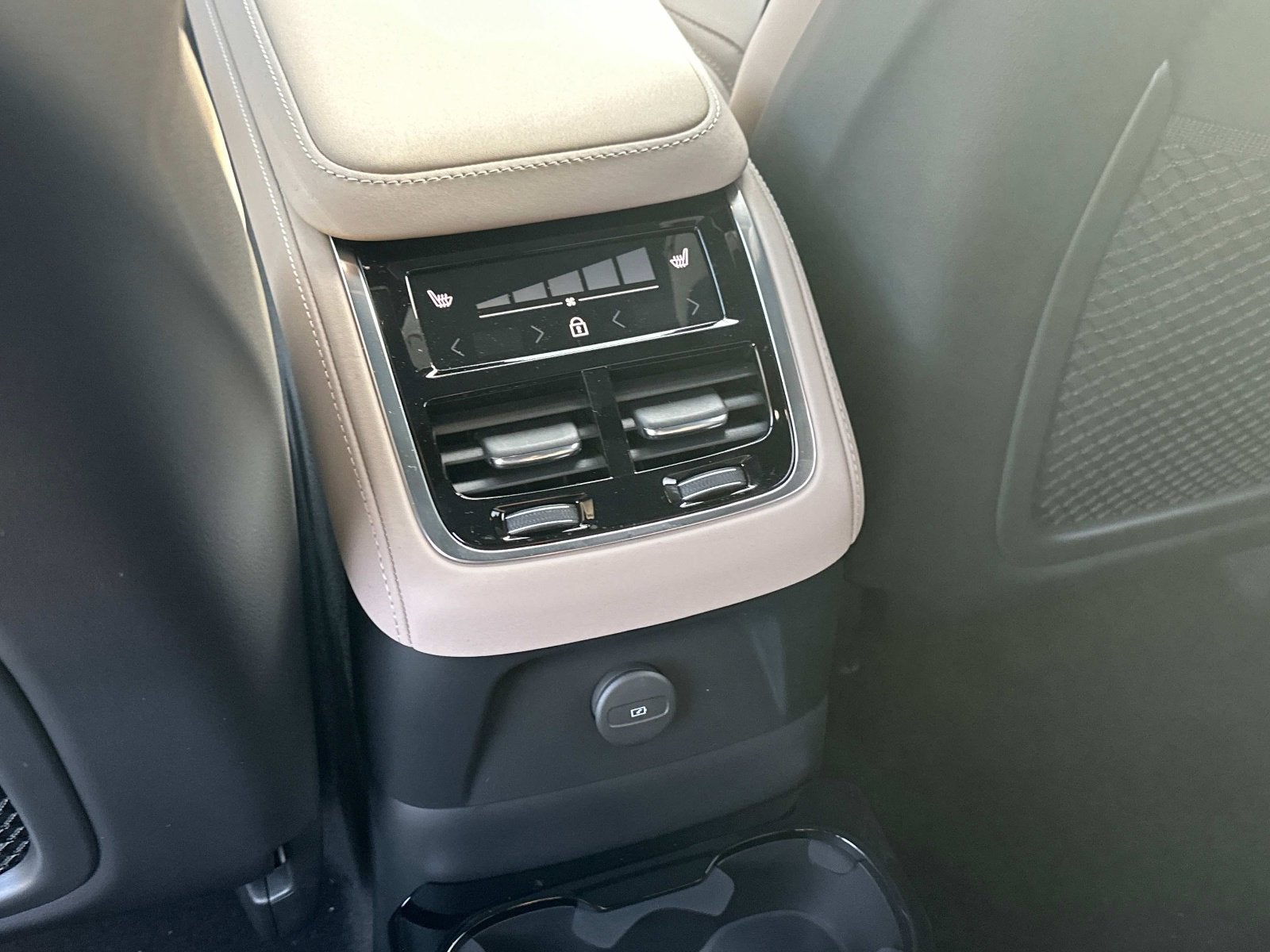 2026 Volvo XC90 Plug-In Hybrid Plus