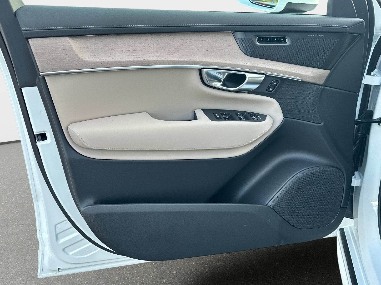 2026 Volvo XC90 Plug-In Hybrid Plus