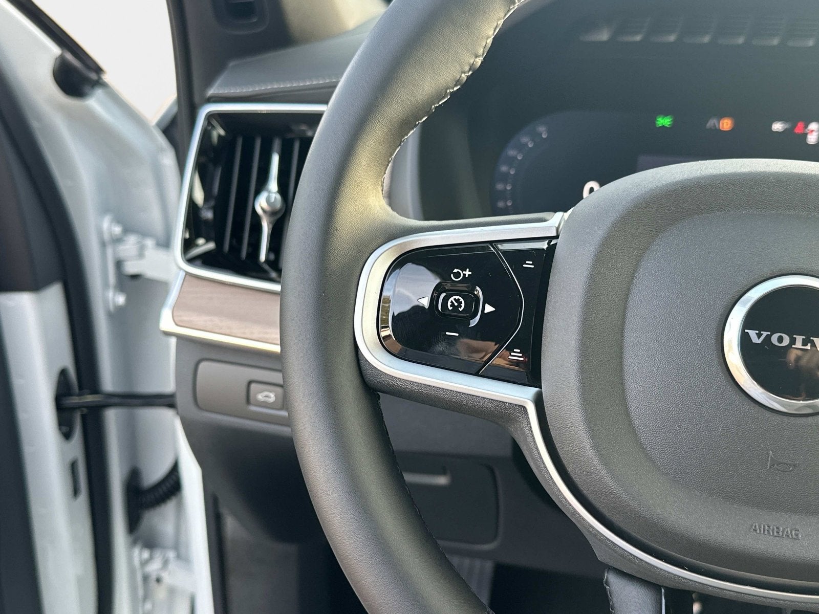 2026 Volvo XC90 Plug-In Hybrid Plus