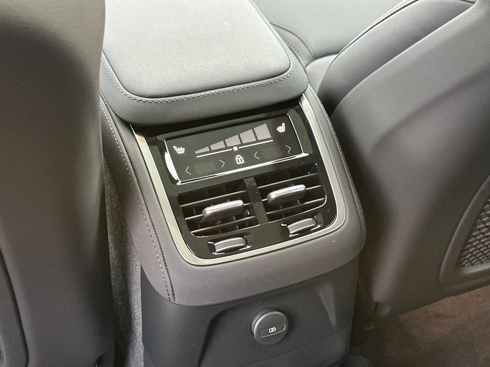 2026 Volvo XC90 Plug-In Hybrid Plus