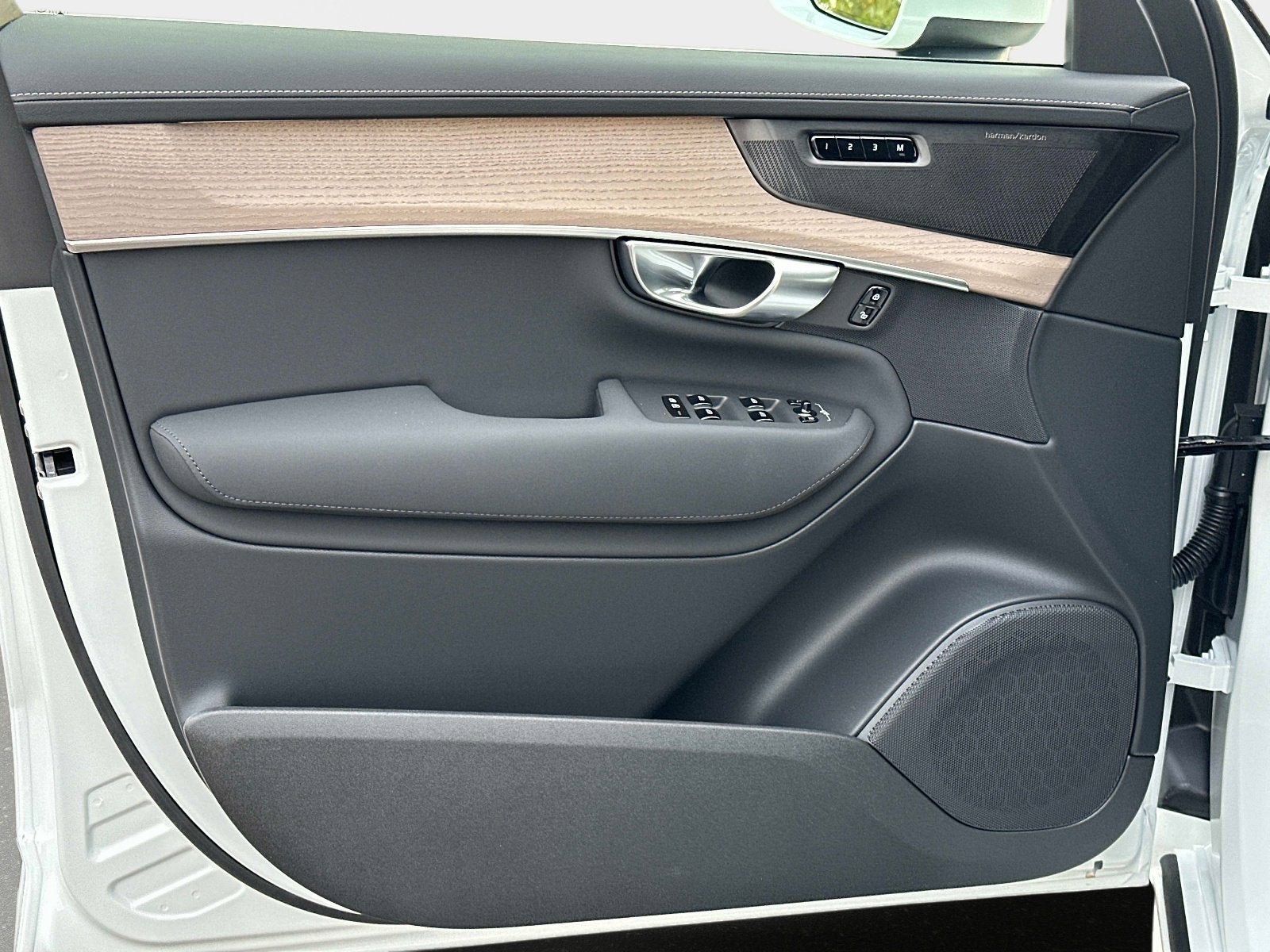 2026 Volvo XC90 Plug-In Hybrid Plus