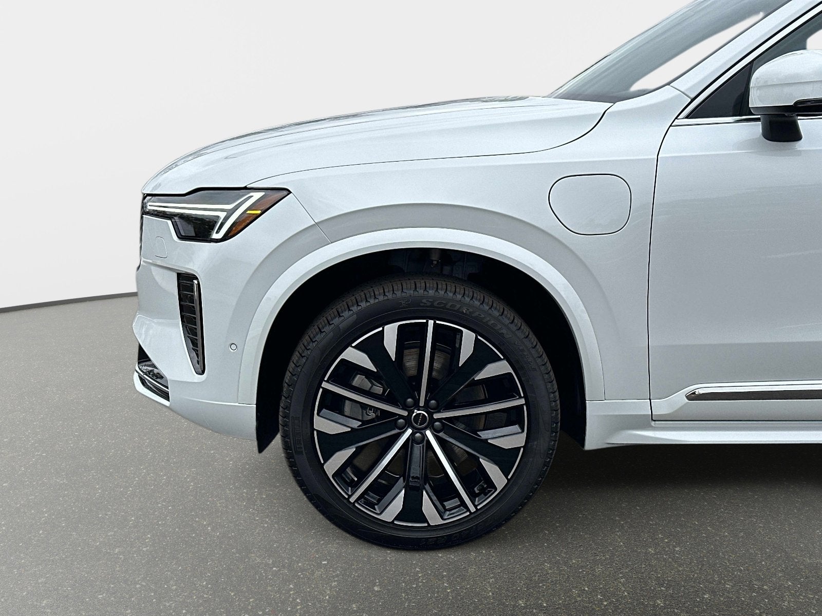 2026 Volvo XC90 Plug-In Hybrid Plus