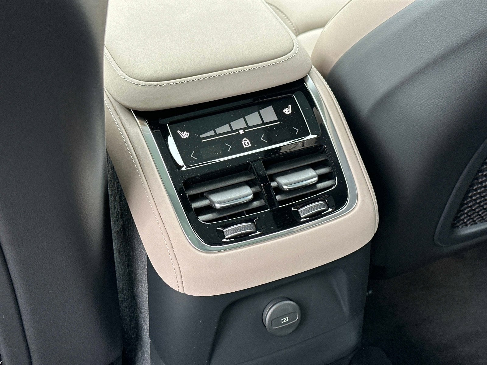 2026 Volvo XC90 Plug-In Hybrid Plus