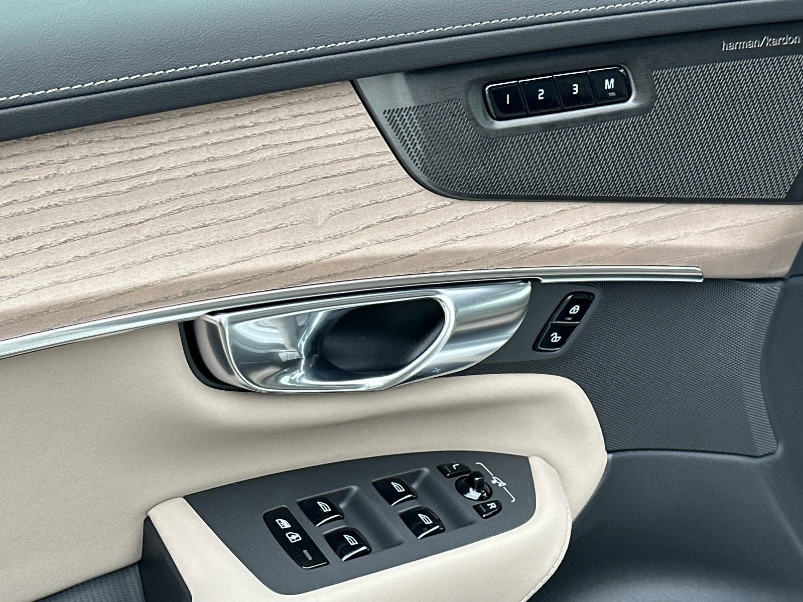 2026 Volvo XC90 Plug-In Hybrid Plus