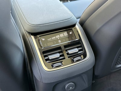 2025 Volvo XC90 Plug-In Hybrid Plus