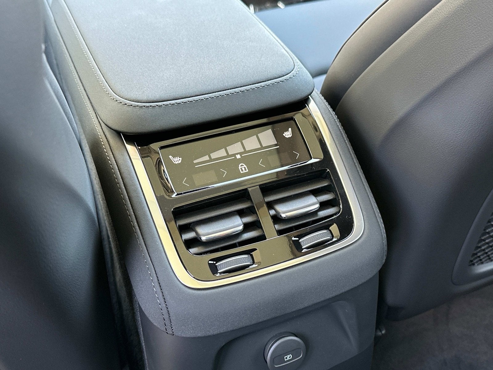 2025 Volvo XC90 Plug-In Hybrid Plus