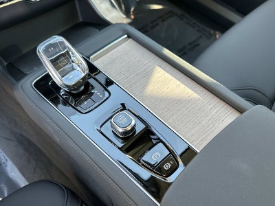 2025 Volvo XC90 Plug-In Hybrid Plus