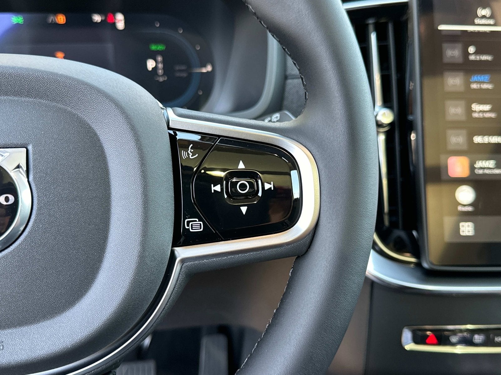 2025 Volvo XC90 Plug-In Hybrid Plus