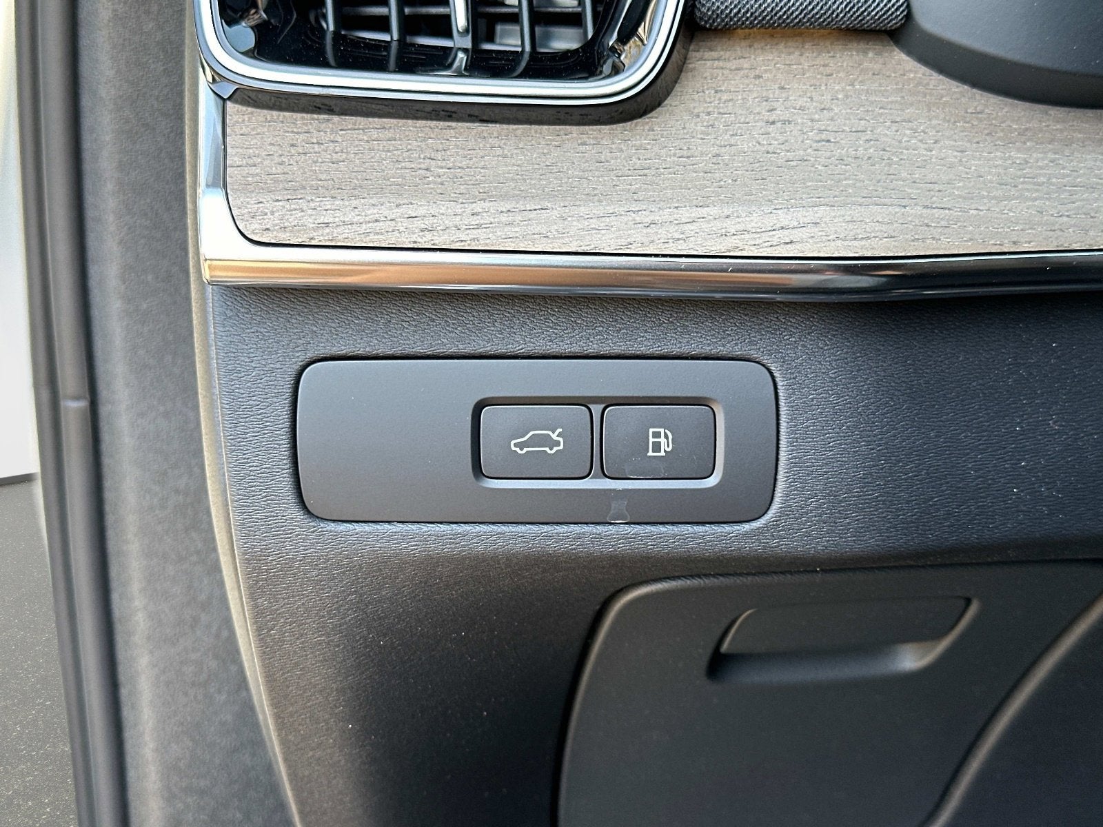 2025 Volvo XC90 Plug-In Hybrid Plus