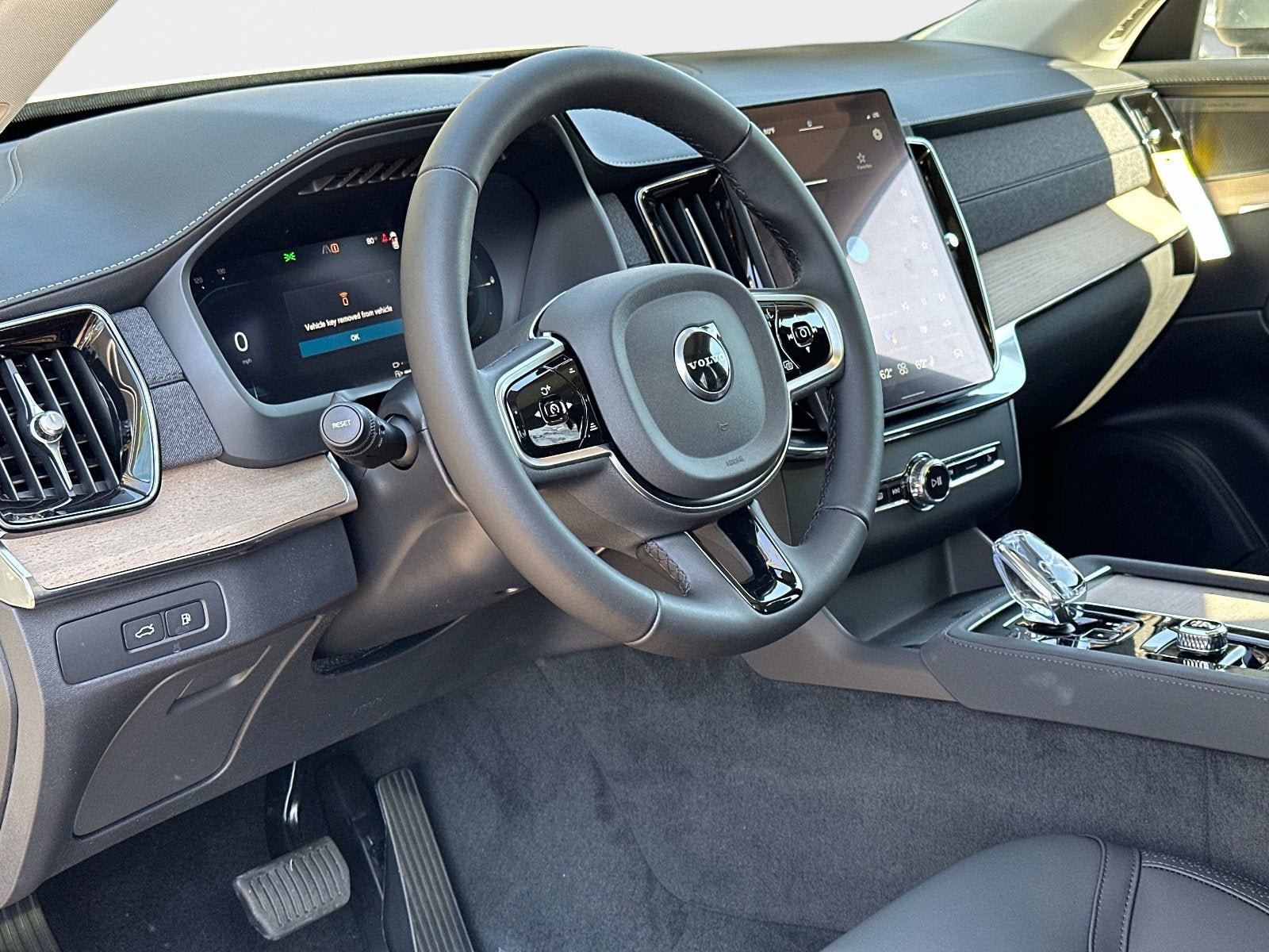 2025 Volvo XC90 Plug-In Hybrid Plus