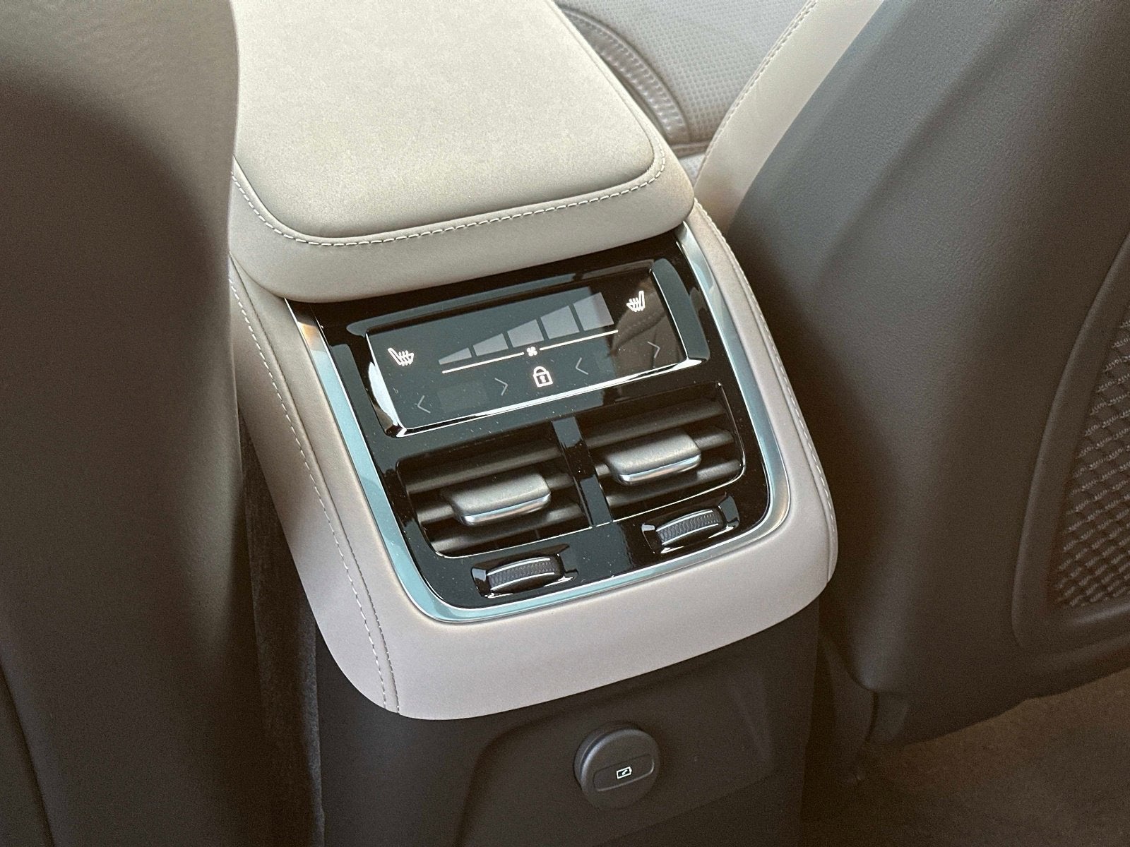 2026 Volvo XC90 Plug-In Hybrid Ultra