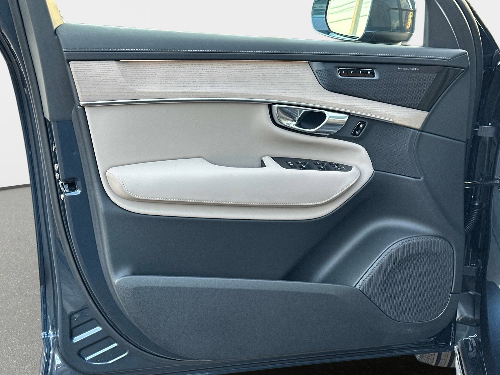 2026 Volvo XC90 Plug-In Hybrid Ultra