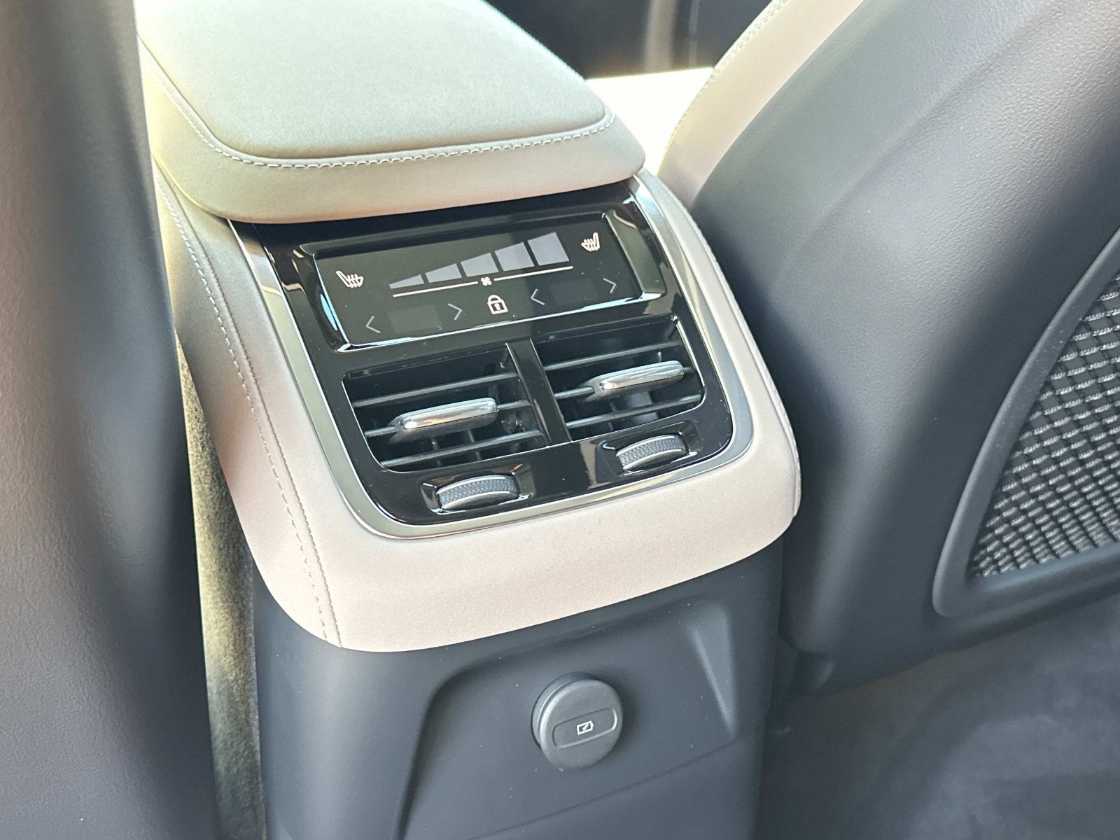 2026 Volvo XC90 Plug-In Hybrid Ultra