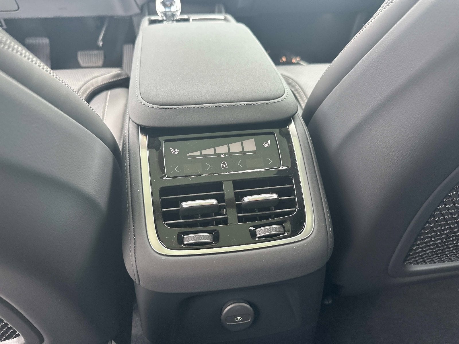 2026 Volvo XC90 Plug-In Hybrid Ultra