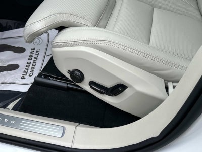 2026 Volvo XC90 Plug-In Hybrid Ultra Dark Theme