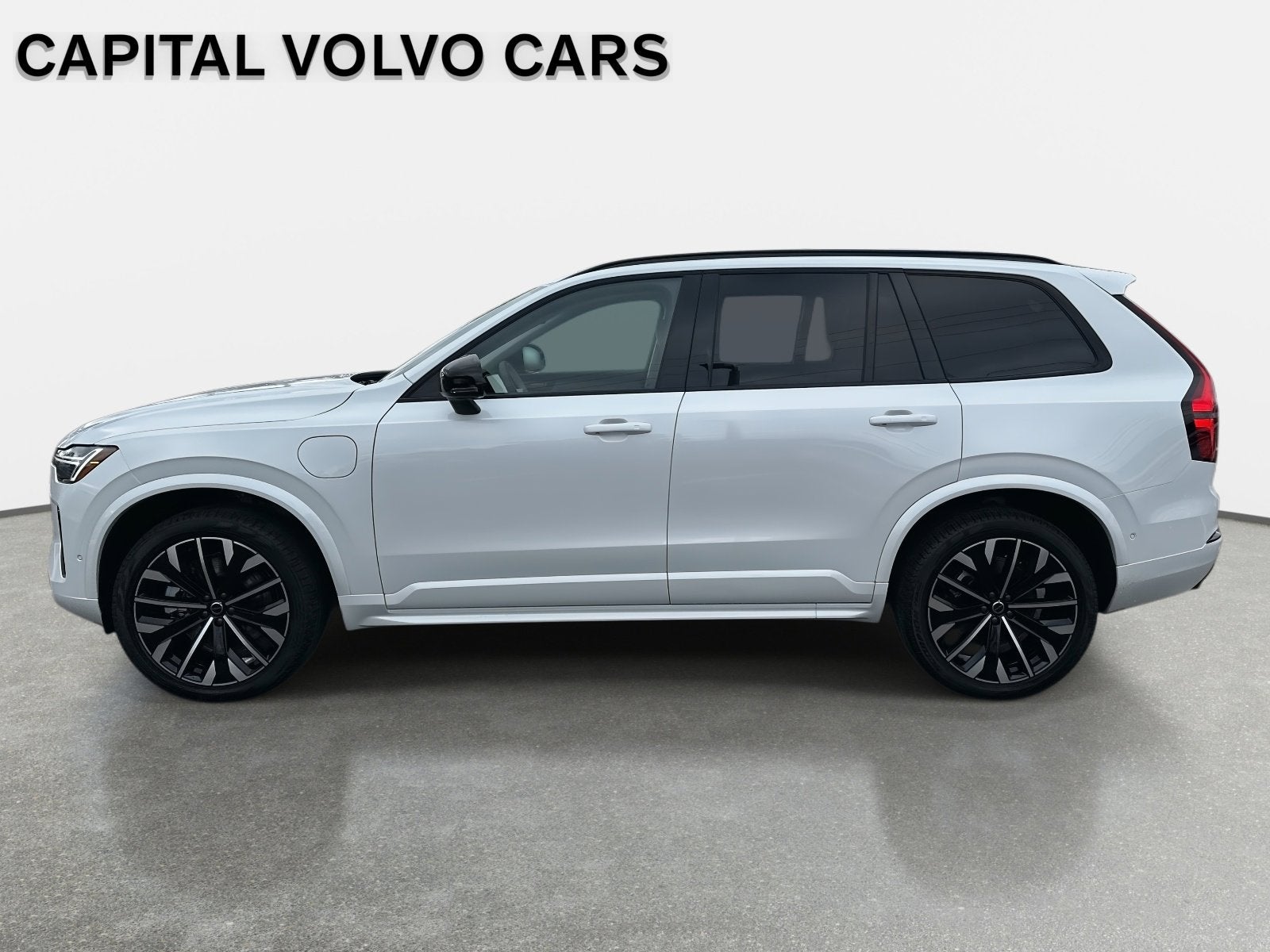 2026 Volvo XC90 Plug-In Hybrid Ultra Dark Theme