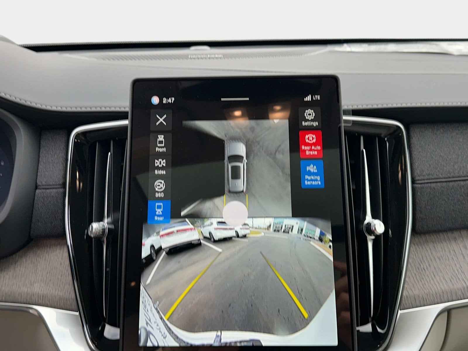 2026 Volvo XC90 Plug-In Hybrid Ultra Dark Theme