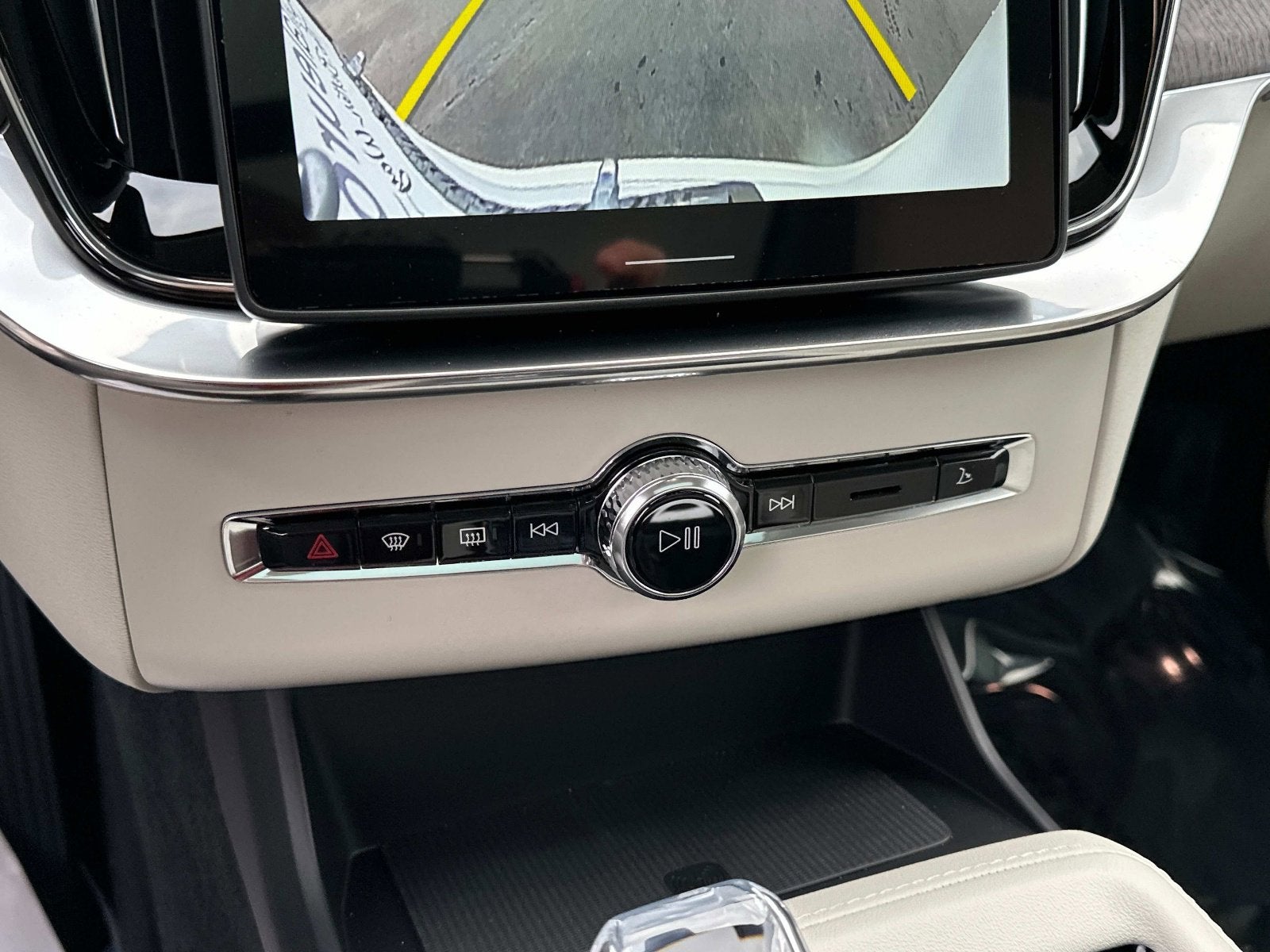 2026 Volvo XC90 Plug-In Hybrid Ultra Dark Theme