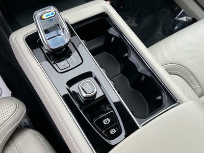 2026 Volvo XC90 Plug-In Hybrid Ultra Dark Theme