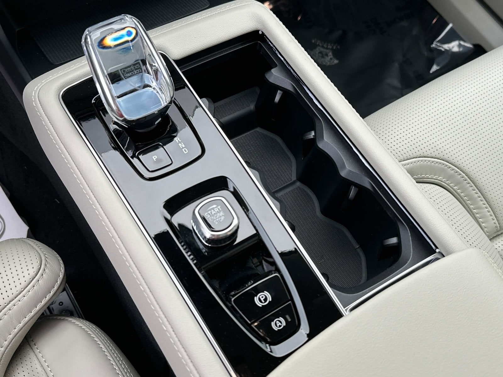 2026 Volvo XC90 Plug-In Hybrid Ultra Dark Theme