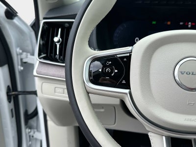 2026 Volvo XC90 Plug-In Hybrid Ultra Dark Theme